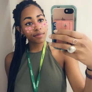 Meet your Posher, Emily
